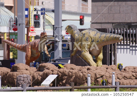 福井站前的福井盜龍和福井龍恐龍紀念碑 105250547