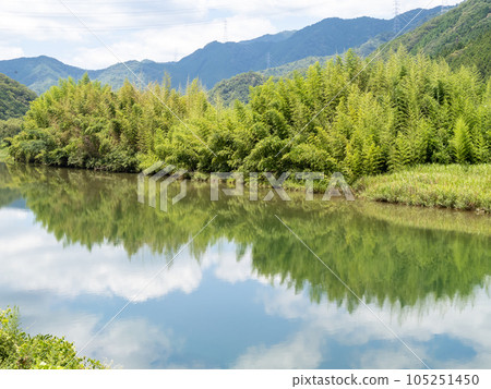 伊博河風光。 （兵庫縣紫蘇市） 105251450