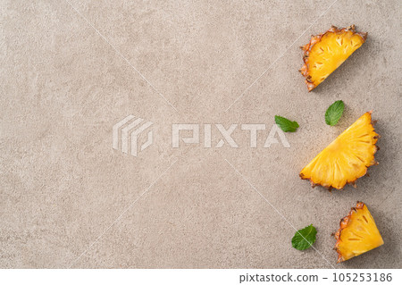 鳳梨 熱帶 葉子 蓬萊蕉 背景 龜背葉 pineapple background パイナップル 鳳梨 熱帶 葉子 蓬萊蕉 背景 龜背葉 pineapple background パイナップル 105253186