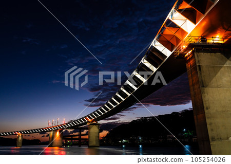 Ushibuka Haiya Bridge Before Dawn [Ushibuka, Amakusa City, Kumamoto Prefecture] 105254026