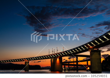 Ushibuka Haiya Bridge Before Dawn [Ushibuka, Amakusa City, Kumamoto Prefecture] 105254031