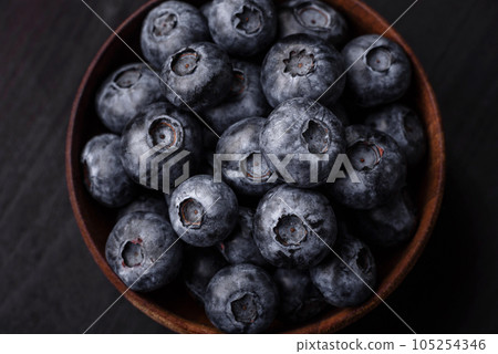 Delicious fresh sweet blueberries in a ceramic bowl. Vegan food 105254346