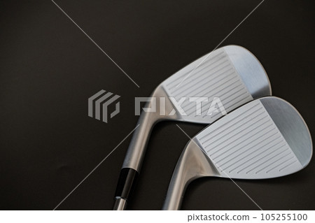 高爾夫球桿高爾夫裝備運動黑色背景特寫素材 105255100