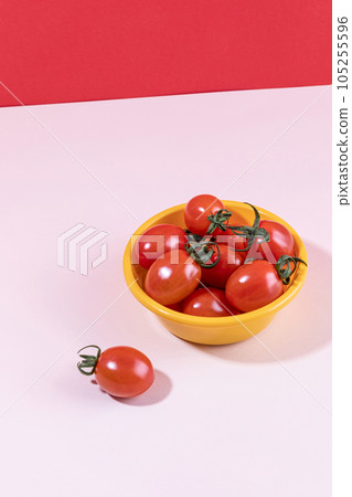 fruit still life photo, tomato on a plate fruit still life photo, tomato on a plate 105255596