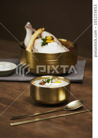 korean traditional food samgyetang and dakjuk, chicken soup with ginseng and chicken rice porridge 105255653