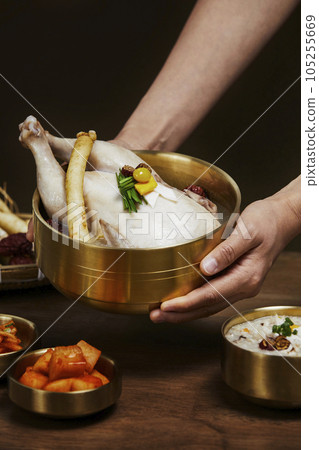 korean traditional food samgyetang, chicken soup with ginseng served 105255669