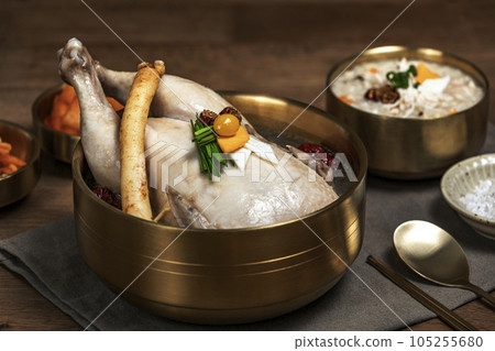 korean traditional food samgyetang and dakjuk, chicken soup with ginseng and chicken rice porridge 105255680