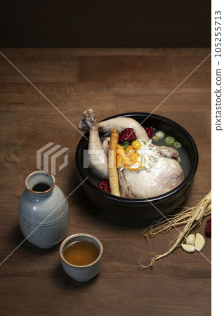 korean traditional food samgyetang, chicken soup with ginseng with korean traditional alcohol 105255713