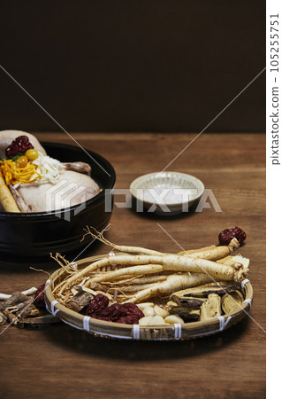 korean traditional food samgyetang, chicken soup with ginseng and herbs korean traditional food samgyetang, chicken soup with ginseng and herbs 105255751