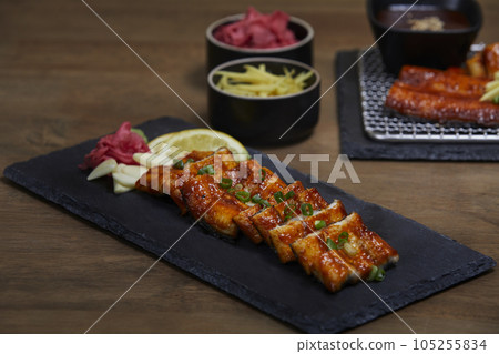 korean traditional food, grilled eel 105255834