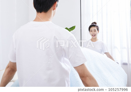 summer lifestyle, korean asian young couple making bed 105257996
