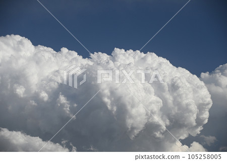 Summer blue sky and white clouds 105258005