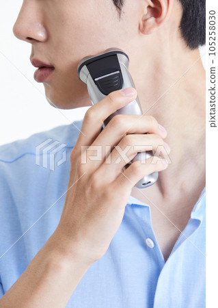 korean asian young man shaving his chin korean asian young man shaving his chin 105258030
