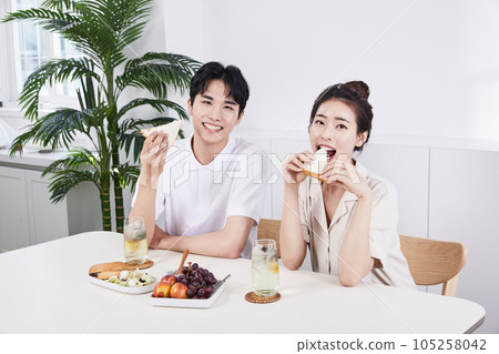 summer lifestyle, korean asian young couple having sandwich 105258042