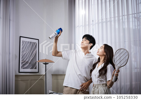 summer lifestyle, korean asian young couple and kill bugs 105258330