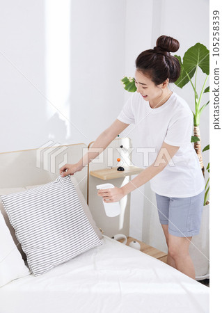 summer liefstyle, korean asian young woman with deodorizer summer liefstyle, korean asian young woman with deodorizer 105258339