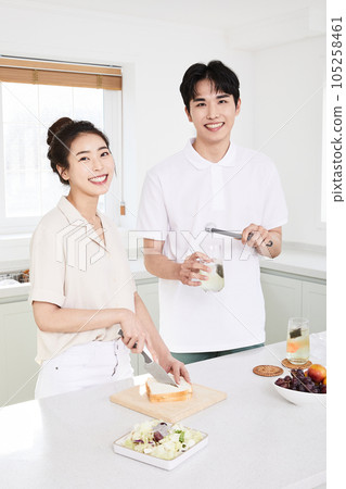 summer lifestyle, korean asian young couple cooking in kitchen 105258461