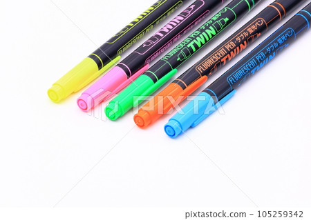 Image of a highlighter/marker 105259342