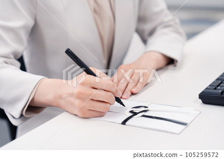 A woman preparing for a funeral at a company 105259572