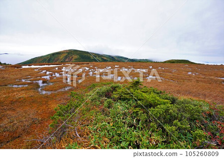 Mt. Hiragatake summit from Himenoike in Ikenodake Mt. Hiragatake summit from Himenoike in Ikenodake 105260809