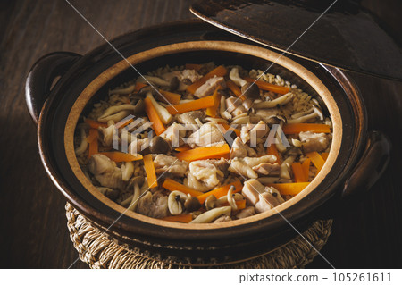 雞肉胡蘿蔔飯用砂鍋煮 105261611