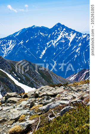 Climbing the Tateyama Mountains of the Northern Alps during the remaining snow season Mt. Harinoki and Mt. Renge 105261805