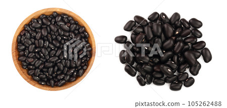 black kidney bean in wooden bowl isolated on white background. Top view. Flat lay 105262488