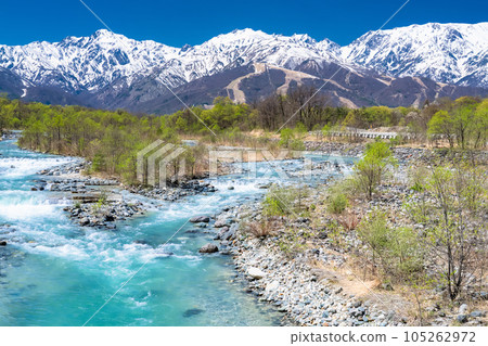 「長野縣」北阿爾卑斯山的殘雪和松川的清流、白馬村 「長野縣」北阿爾卑斯山的殘雪和松川的清流、白馬村 105262972