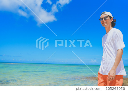 30,500+ Man Sunglasses Beach Stock Photos, Pictures & Royalty-Free