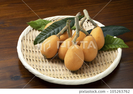 Place it on a bamboo basket and add leaves to it. Place it on a bamboo basket and add leaves to it. 105263762