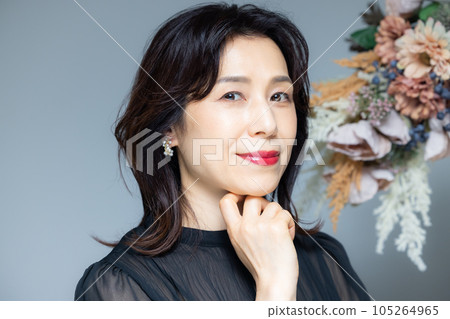 Portrait of a middle-aged woman Portrait of a middle-aged woman 105264965