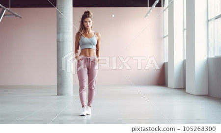 Workout woman in gym 105268300