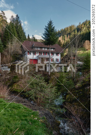 Mountain cottage in the Alps. Panoramic view of beautiful mountain landscape in the Bad Rippoldsau-Schapbach in the Black Forest, area near Burgbach Wasserfall, Baden-Wurttemberg, southern Germany. 105269372