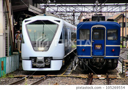 The beautifully shining white porcelain ultra-luxury limited express goes to Nikko and Kinugawa... Tobu Railway's new limited express "Spacia X" N100 series and 14 series passenger cars 105269554