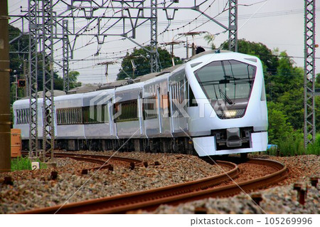 The beautifully shining white porcelain ultra-luxury limited express goes to Nikko and Kinugawa... Tobu Railway New limited express "Spacia X" N100 series 105269996