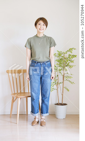 Women's summer clothing fashion coordination (vertical) Women's summer clothing fashion coordination (vertical) 105270944
