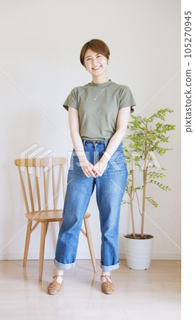Women's summer clothing fashion coordination (vertical) Women's summer clothing fashion coordination (vertical) 105270945