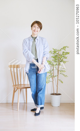 女春裝時尚協調全身(豎) 女春裝時尚協調全身(豎) 105270963