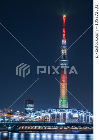 “東京”天空樹和白須橋的美麗燈光 “東京”天空樹和白須橋的美麗燈光 105272333