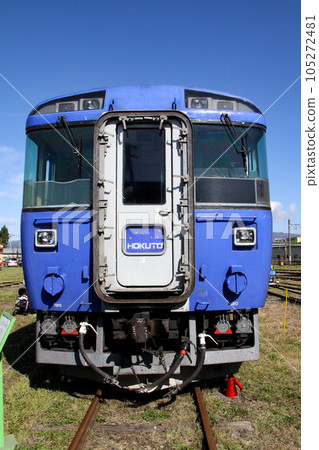 [Vertical composition] Kiha 183 series diesel car leading car HET color Taken on the day the JR Hokkaido Goryokaku depot was released 105272481