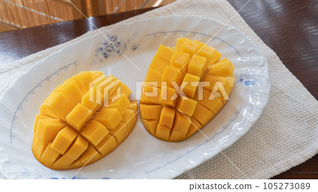 Ripe mango diced 105273089
