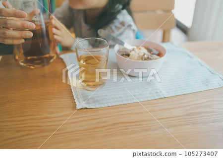 child, younger, tea 105273407