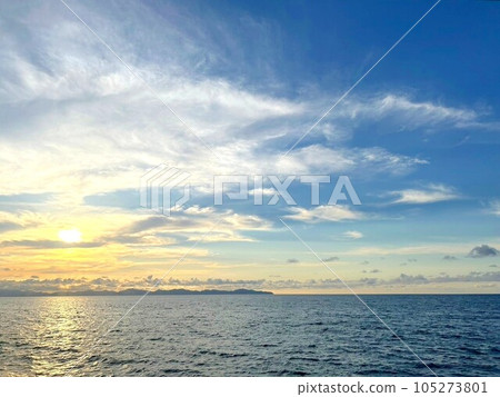 在海上日落 在海上日落 105273801