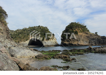 Migatsu no Odo (sea cave) and Tokoku Island 105274241
