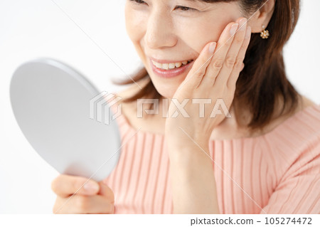 A woman touching her cheek Real feeling 105274472