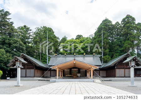 Worship hall of Ishikawa Gokoku Shrine, which is also a sightseeing spot as a power spot | Kanazawa City, Ishikawa Prefecture Worship hall of Ishikawa Gokoku Shrine, which is also a sightseeing spot as a power spot | Kanazawa City, Ishikawa Prefecture 105274633
