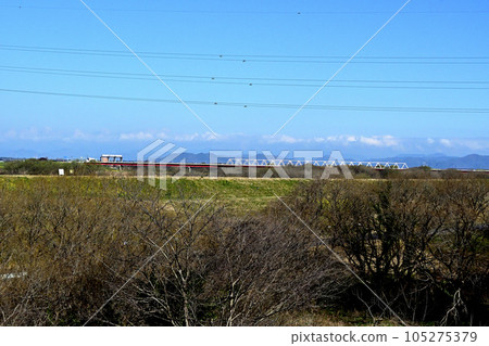 Mikuni Bridge over the Watarase River connecting Ibaraki, Saitama, and Tochigi Prefectures 105275379