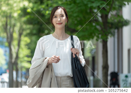 Business female outdoor 105275642