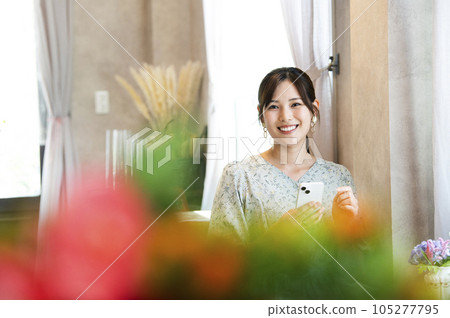 A woman using her smartphone in a cafe 105277795