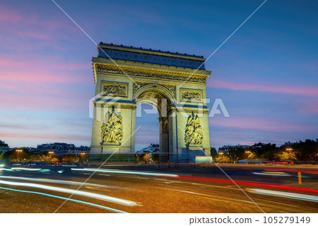 Arc de Triomphe in downtown Paris Arc de Triomphe in downtown Paris 105279149